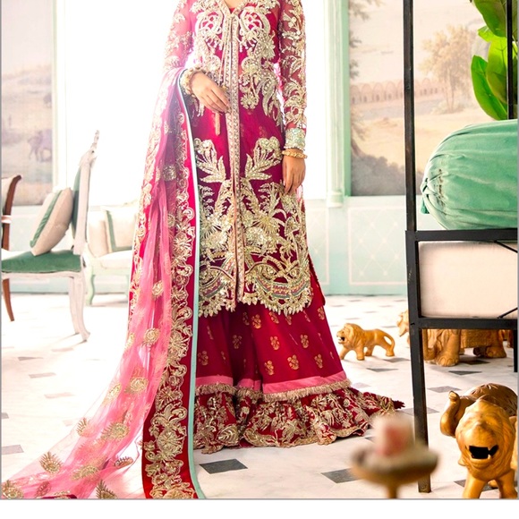 NEW GORGEOUS Republic Womenswear wedding formal in Red in Medium. - Picture 1 of 6